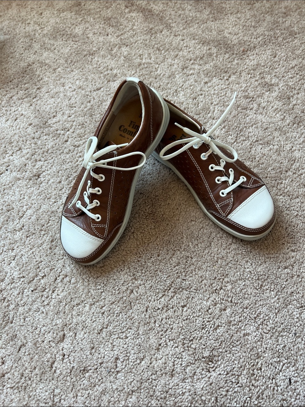 Finn Comfort Brown and White Leather Low-Top Lace-Up Sneakers